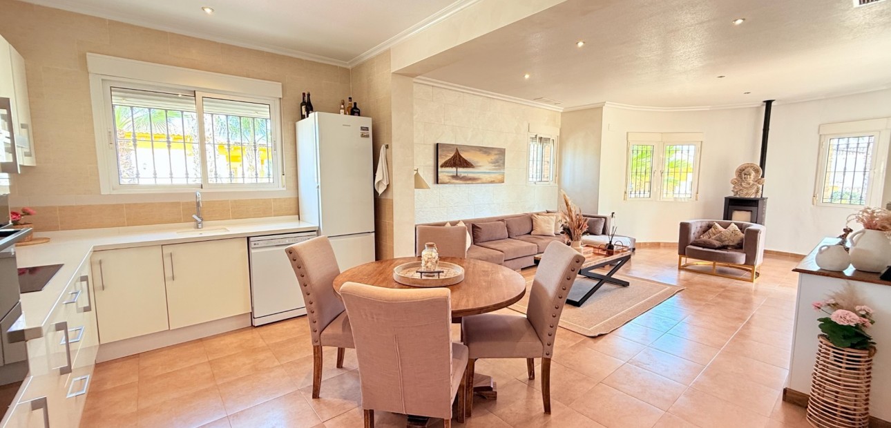 Sale - Villa -
CATRAL - Catral