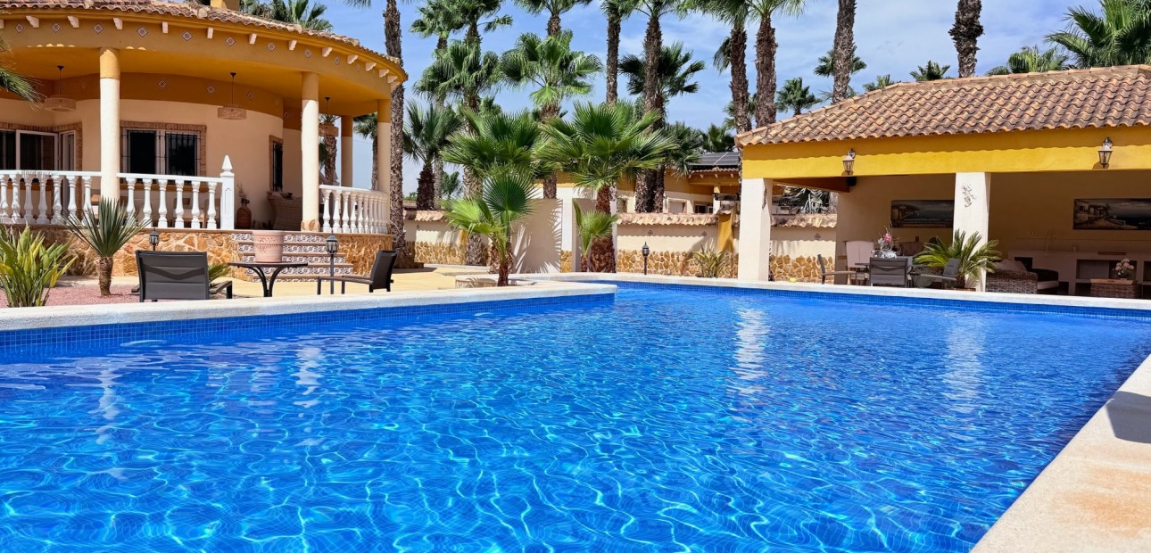 Sale - Villa -
CATRAL - Catral