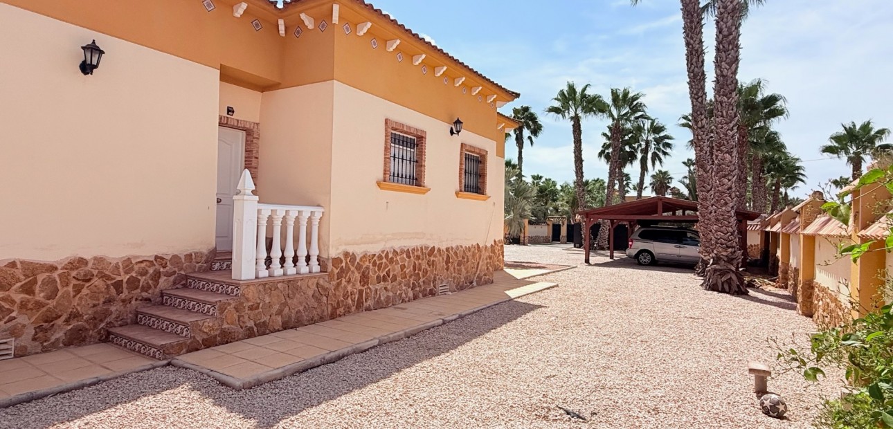 Sale - Villa -
CATRAL - Catral