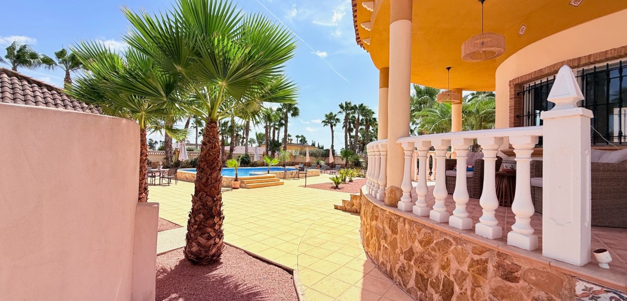 Sale - Villa -
CATRAL - Catral