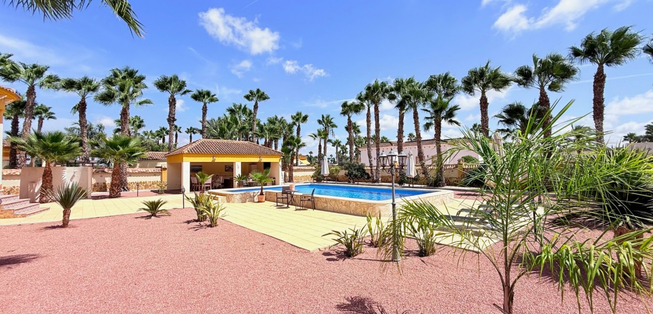 Sale - Villa -
CATRAL - Catral