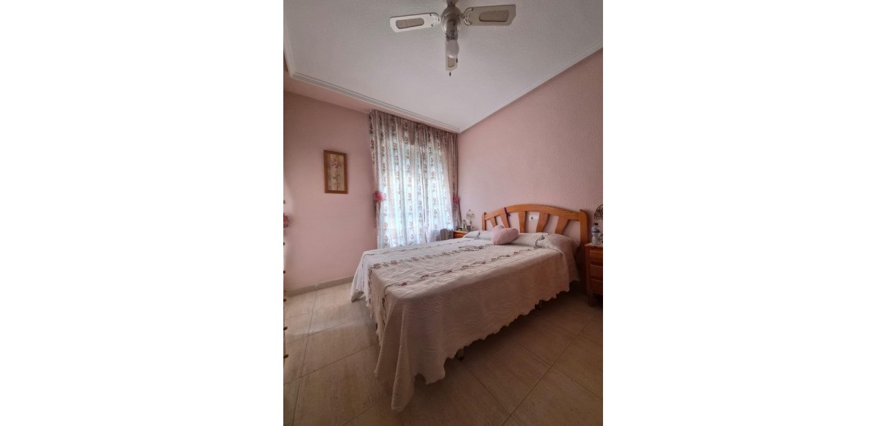 Sale - Apartment / flat -
Torrevieja - Estacion de autobuses