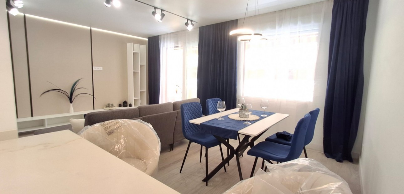 Sale - Apartment / flat -
Torrevieja - Playa Acequion