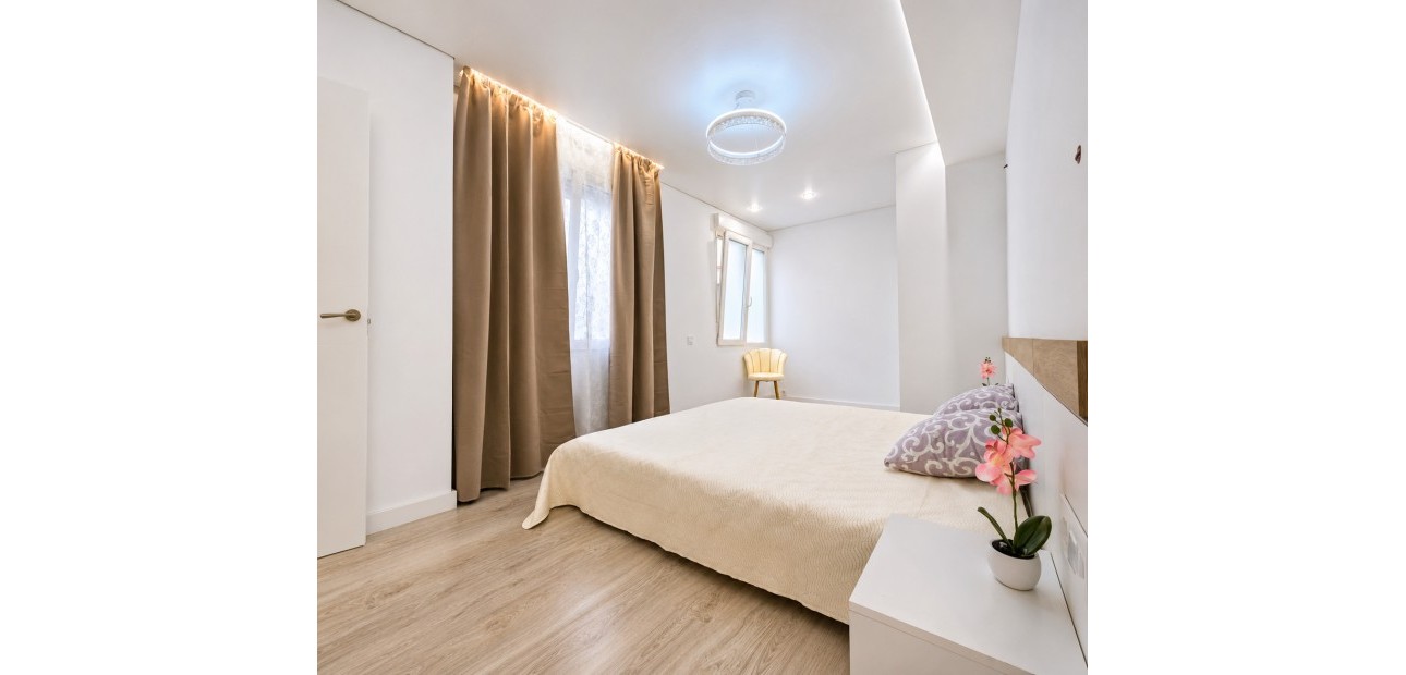 Sale - Apartment / flat -
Torrevieja - Playa Acequion