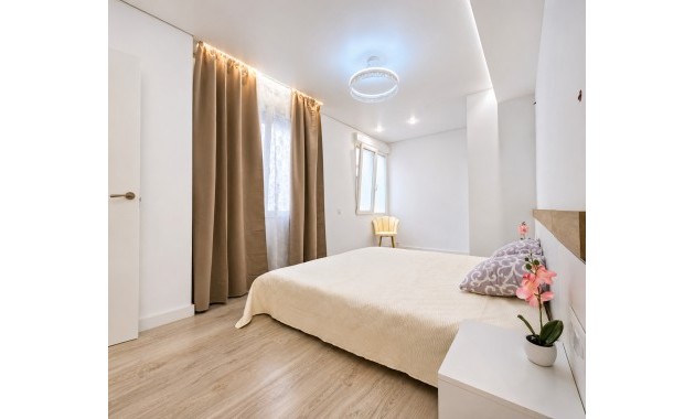 Sale - Apartment / flat -
Torrevieja - Playa Acequion