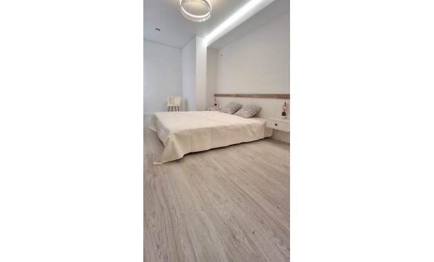 Sale - Apartment / flat -
Torrevieja - Playa Acequion