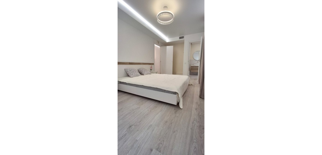 Sale - Apartment / flat -
Torrevieja - Playa Acequion