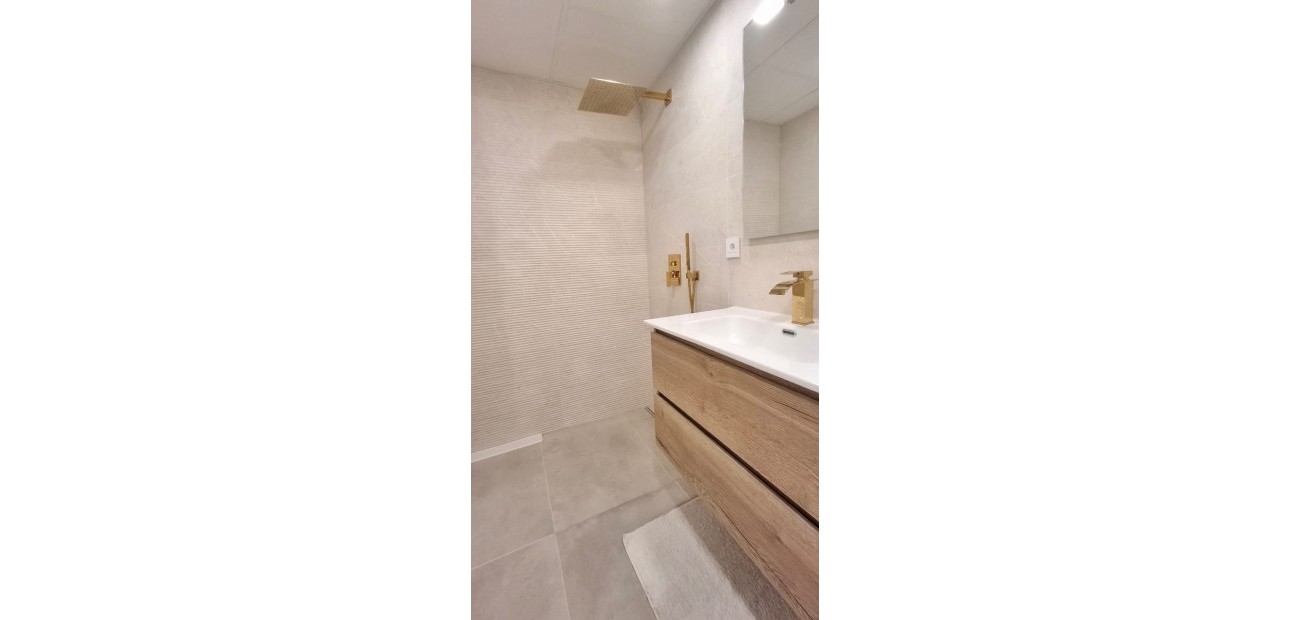 Sale - Apartment / flat -
Torrevieja - Playa Acequion