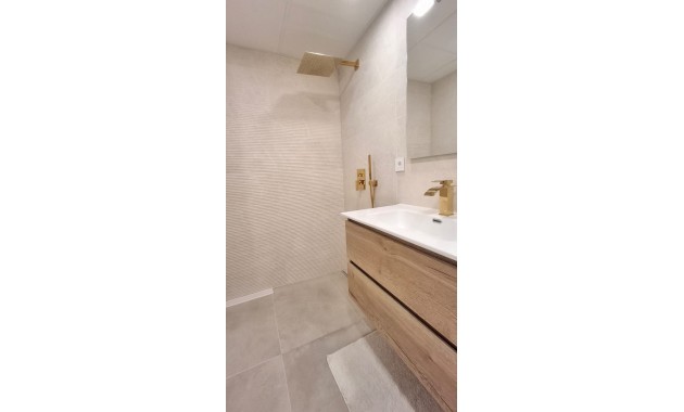 Sale - Apartment / flat -
Torrevieja - Playa Acequion