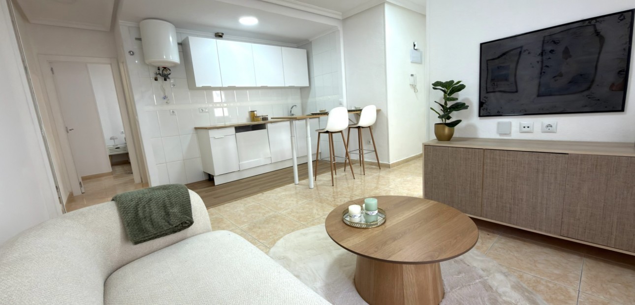 Sale - Apartment / flat -
Torrevieja - Torrevieja - Centre