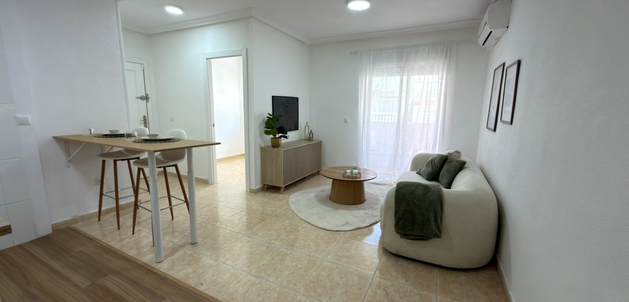 Sale - Apartment / flat -
Torrevieja - Torrevieja - Centre