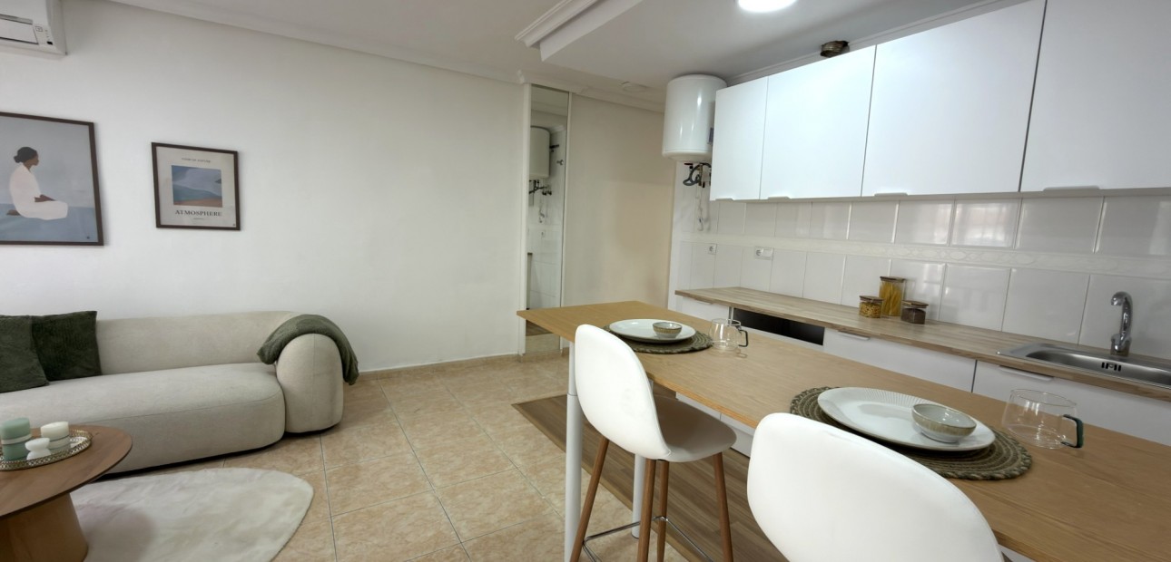 Sale - Apartment / flat -
Torrevieja - Torrevieja - Centre