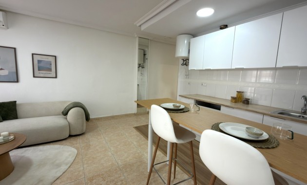 Sale - Apartment / flat -
Torrevieja - Torrevieja - Centre