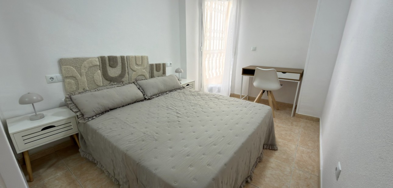Sale - Apartment / flat -
Torrevieja - Torrevieja - Centre