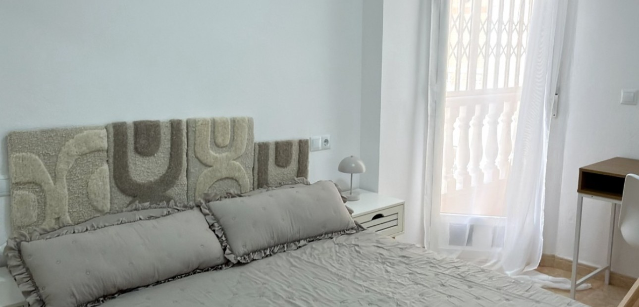 Sale - Apartment / flat -
Torrevieja - Torrevieja - Centre