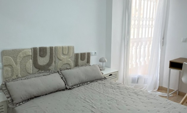 Sale - Apartment / flat -
Torrevieja - Torrevieja - Centre
