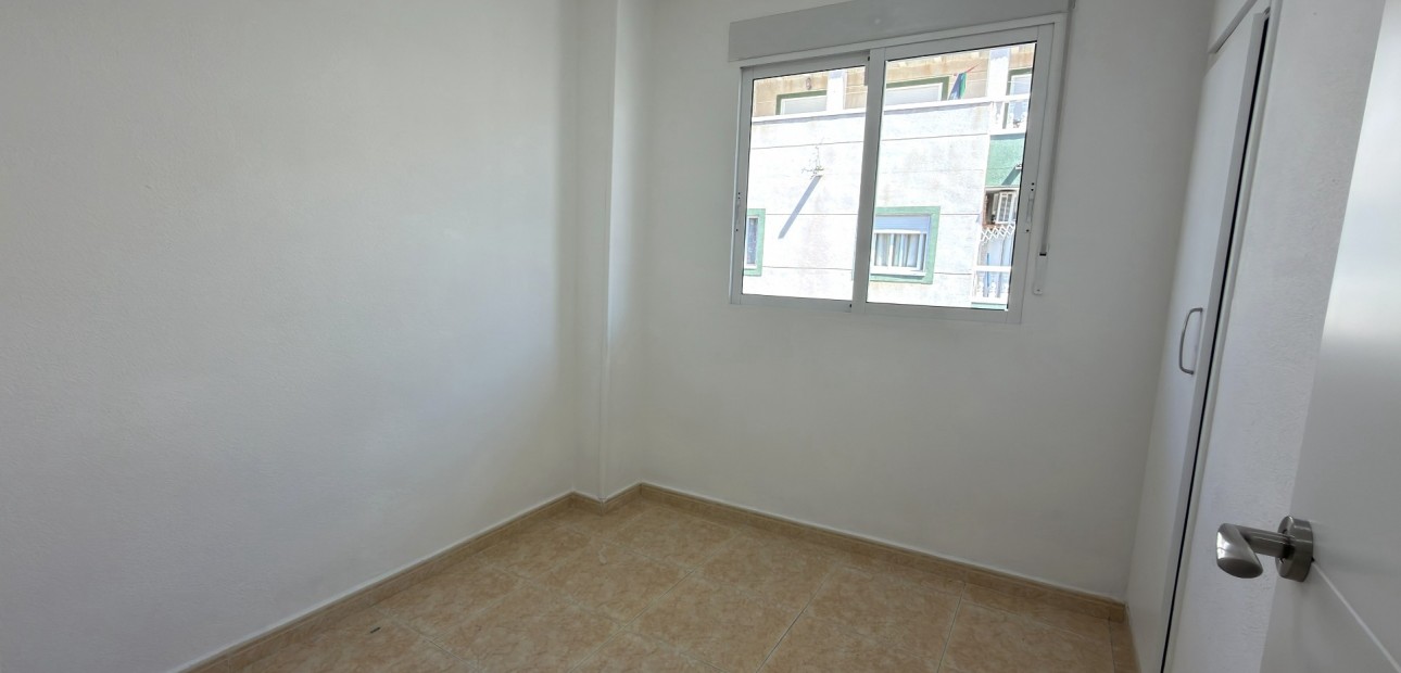 Sale - Apartment / flat -
Torrevieja - Torrevieja - Centre