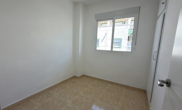 Sale - Apartment / flat -
Torrevieja - Torrevieja - Centre
