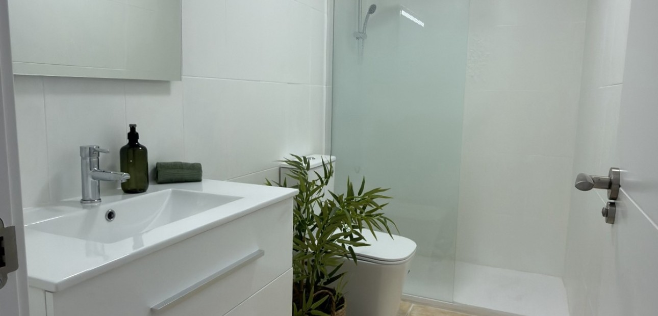 Sale - Apartment / flat -
Torrevieja - Torrevieja - Centre