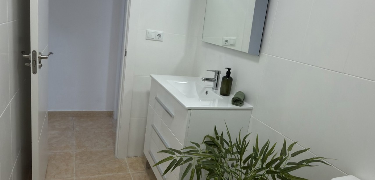 Sale - Apartment / flat -
Torrevieja - Torrevieja - Centre