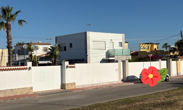 Sale - Detached Villa -
Torrevieja - Torretas