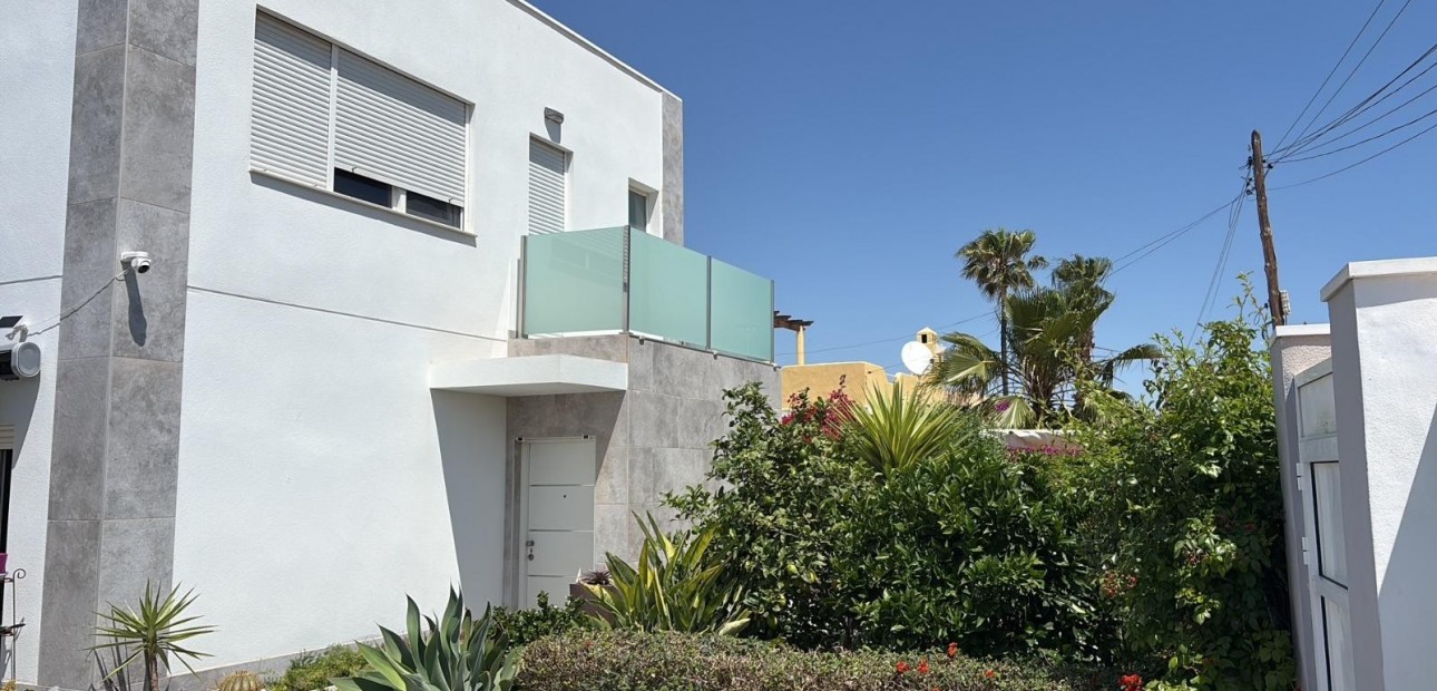 Sale - Detached Villa -
Torrevieja - Torretas