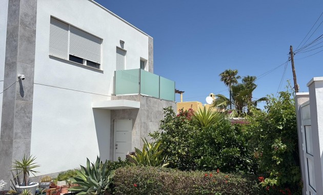 Sale - Detached Villa -
Torrevieja - Torretas