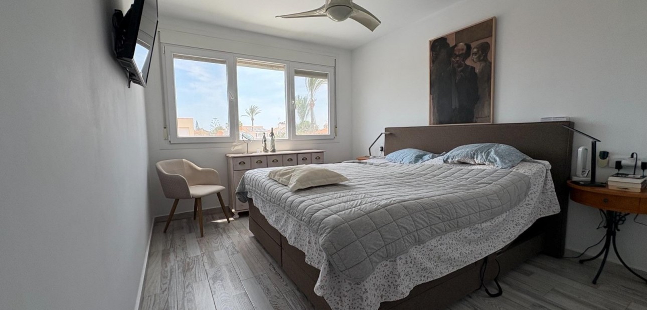 Sale - Detached Villa -
Torrevieja - Torretas