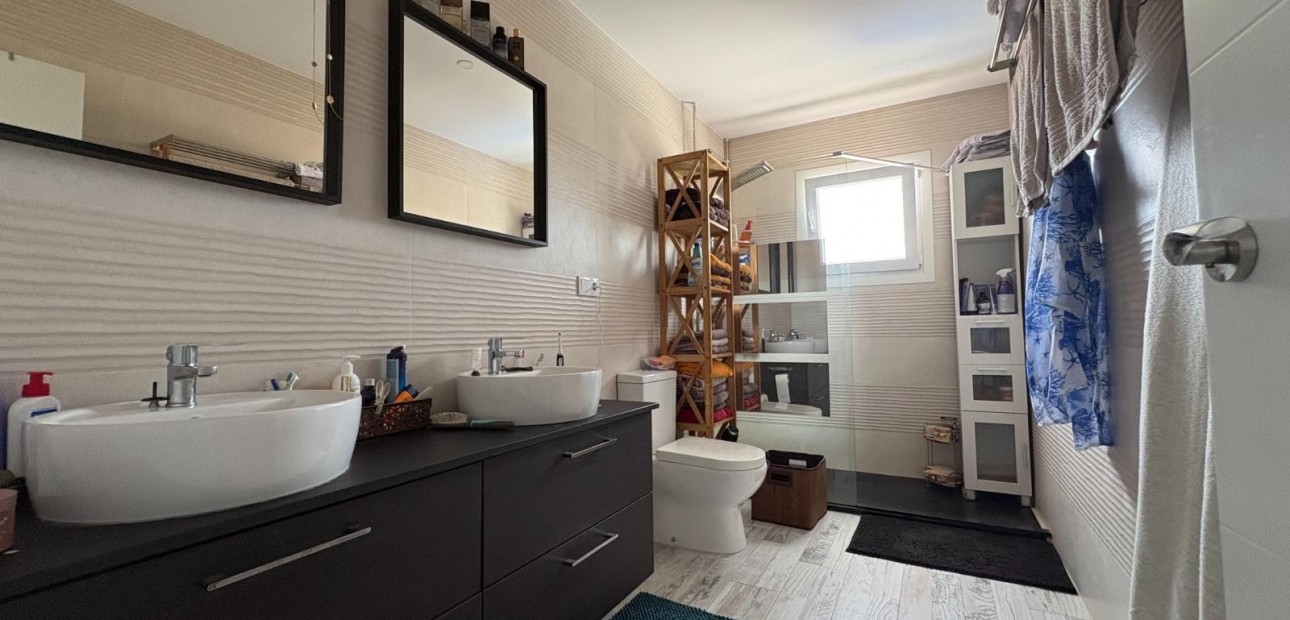 Sale - Detached Villa -
Torrevieja - Torretas