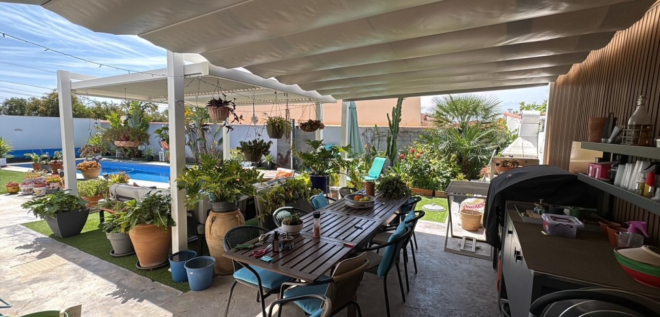 Sale - Detached Villa -
Torrevieja - Torretas