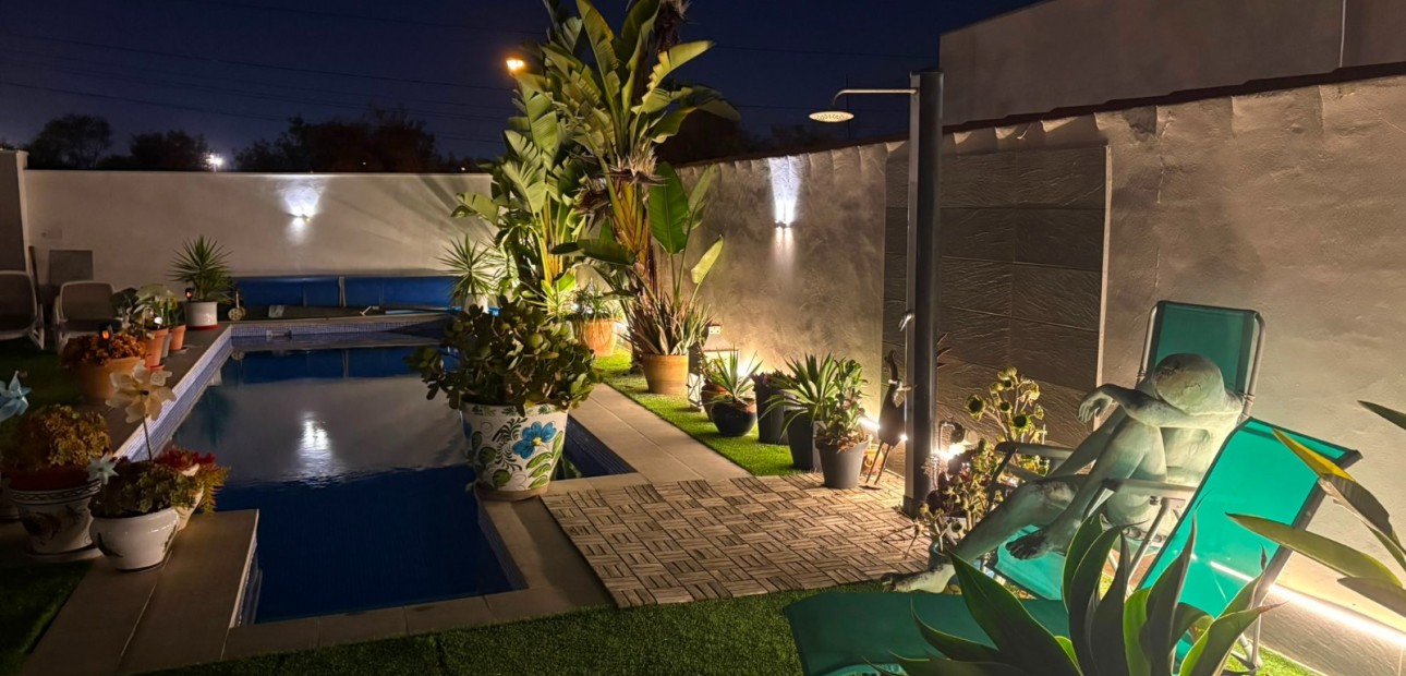 Sale - Detached Villa -
Torrevieja - Torretas