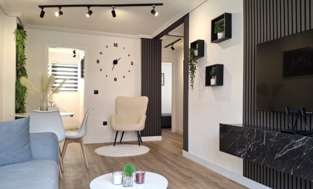 Sale - Apartment / flat -
Torrevieja - Torrevieja - Centre
