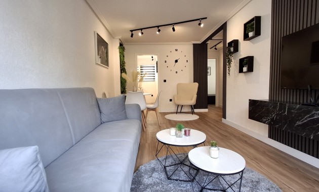 Sale - Apartment / flat -
Torrevieja - Torrevieja - Centre