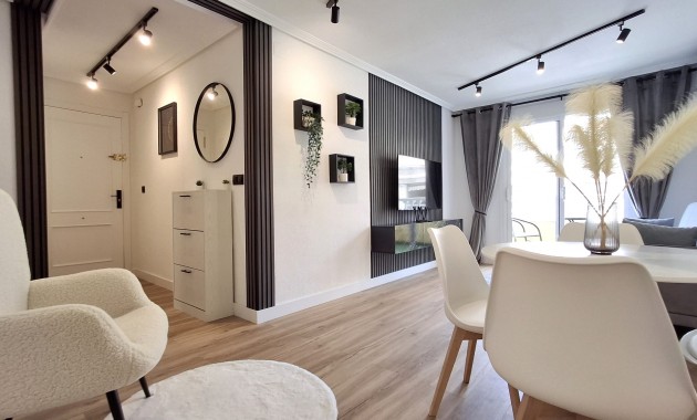 Sale - Apartment / flat -
Torrevieja - Torrevieja - Centre