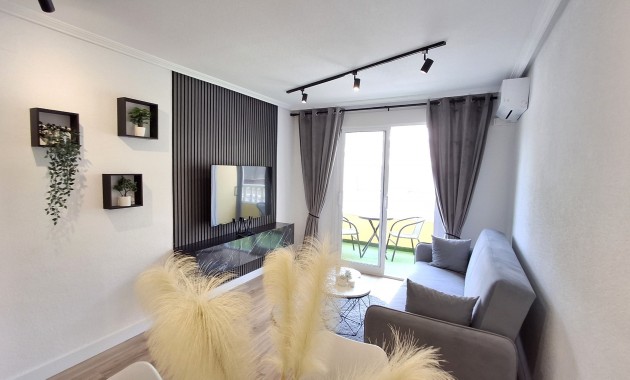 Sale - Apartment / flat -
Torrevieja - Torrevieja - Centre