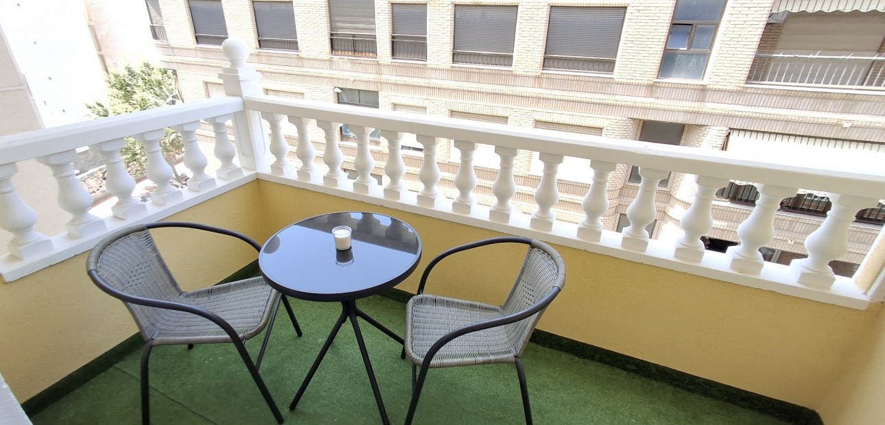Sale - Apartment / flat -
Torrevieja - Torrevieja - Centre