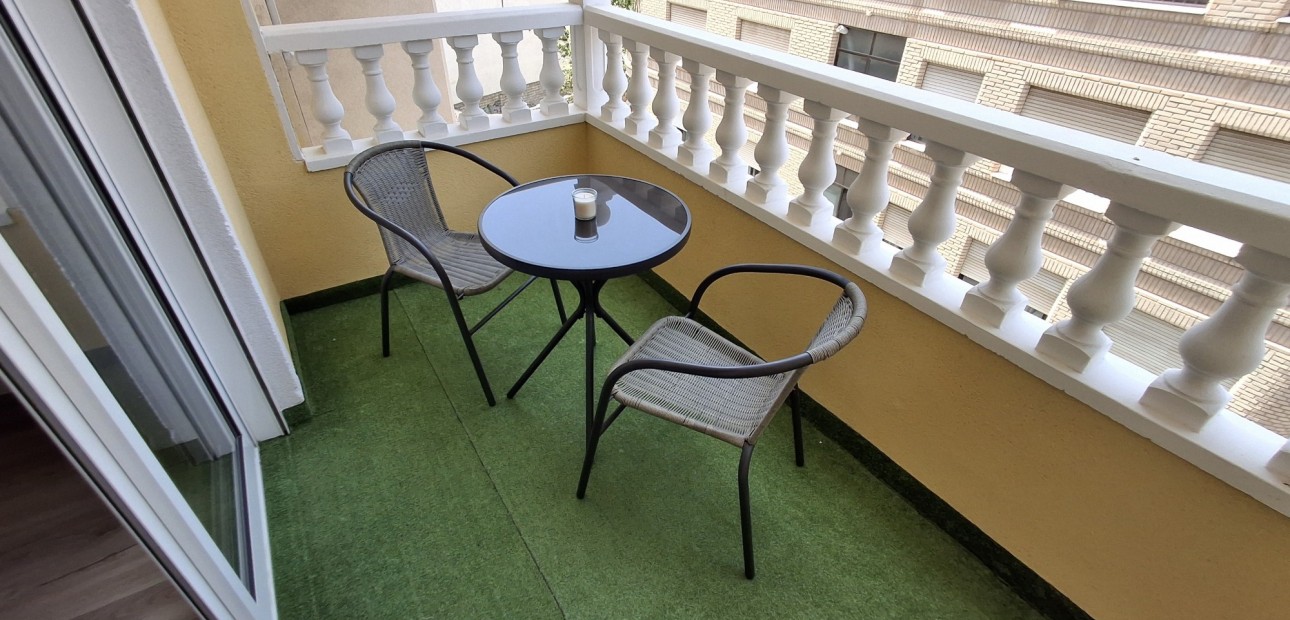 Sale - Apartment / flat -
Torrevieja - Torrevieja - Centre