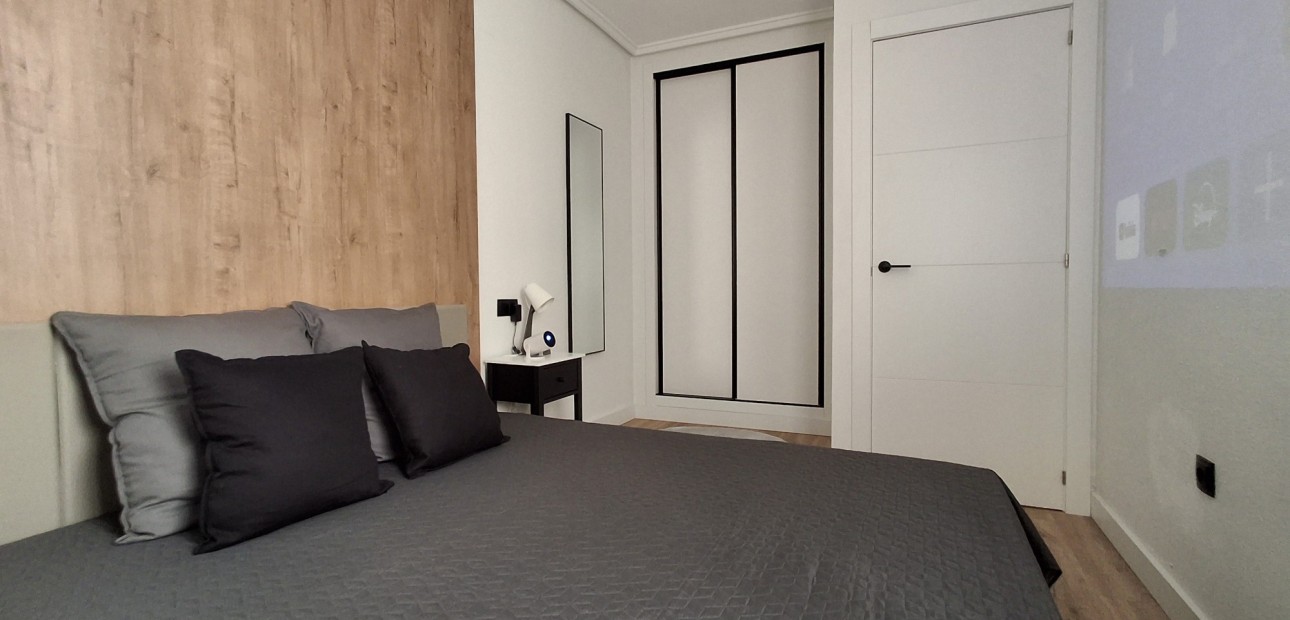 Sale - Apartment / flat -
Torrevieja - Torrevieja - Centre