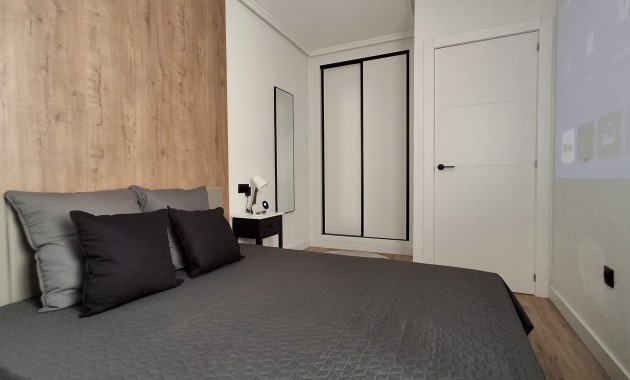 Sale - Apartment / flat -
Torrevieja - Torrevieja - Centre