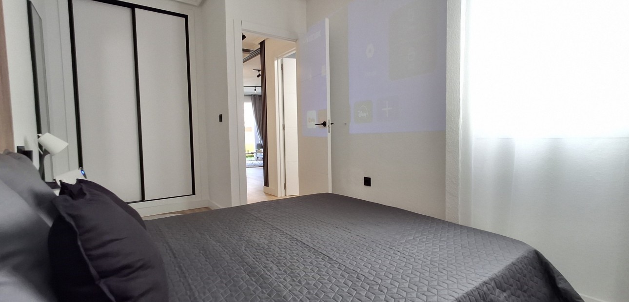 Sale - Apartment / flat -
Torrevieja - Torrevieja - Centre