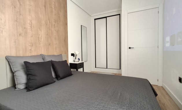 Sale - Apartment / flat -
Torrevieja - Torrevieja - Centre