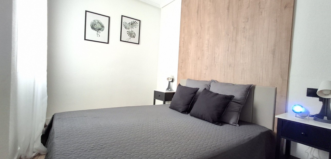 Sale - Apartment / flat -
Torrevieja - Torrevieja - Centre