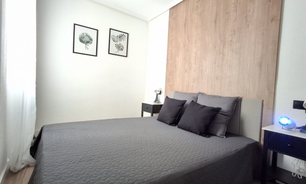 Sale - Apartment / flat -
Torrevieja - Torrevieja - Centre