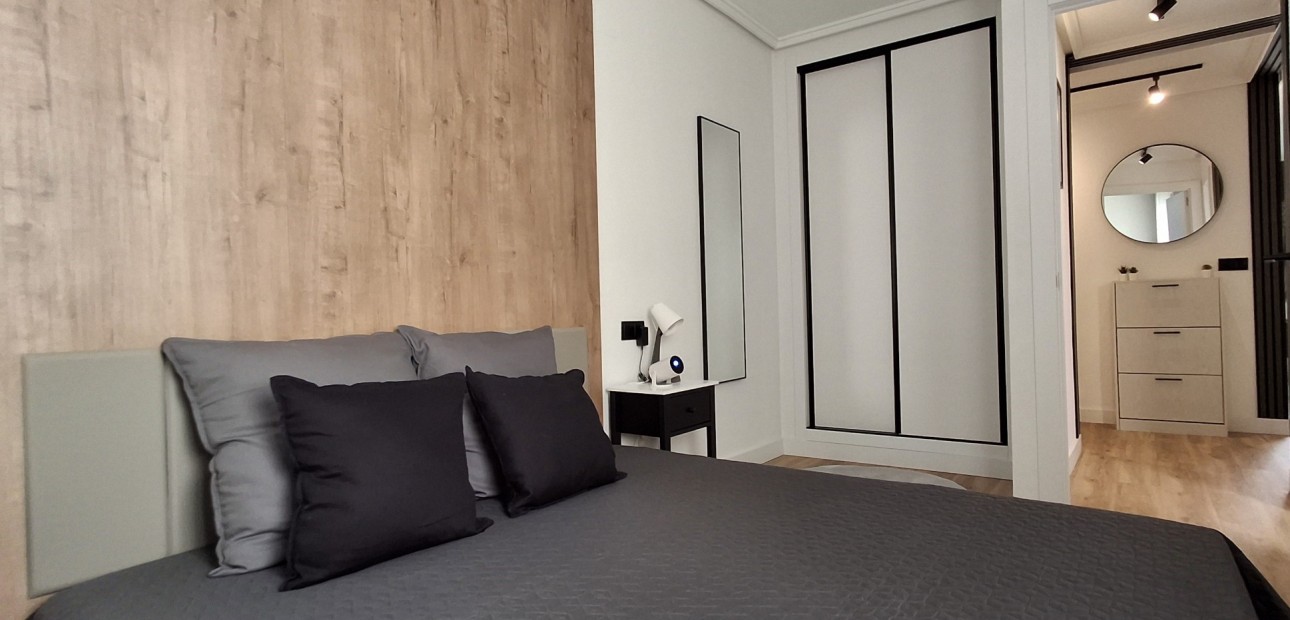 Sale - Apartment / flat -
Torrevieja - Torrevieja - Centre