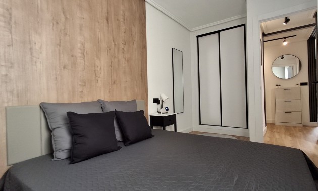 Sale - Apartment / flat -
Torrevieja - Torrevieja - Centre