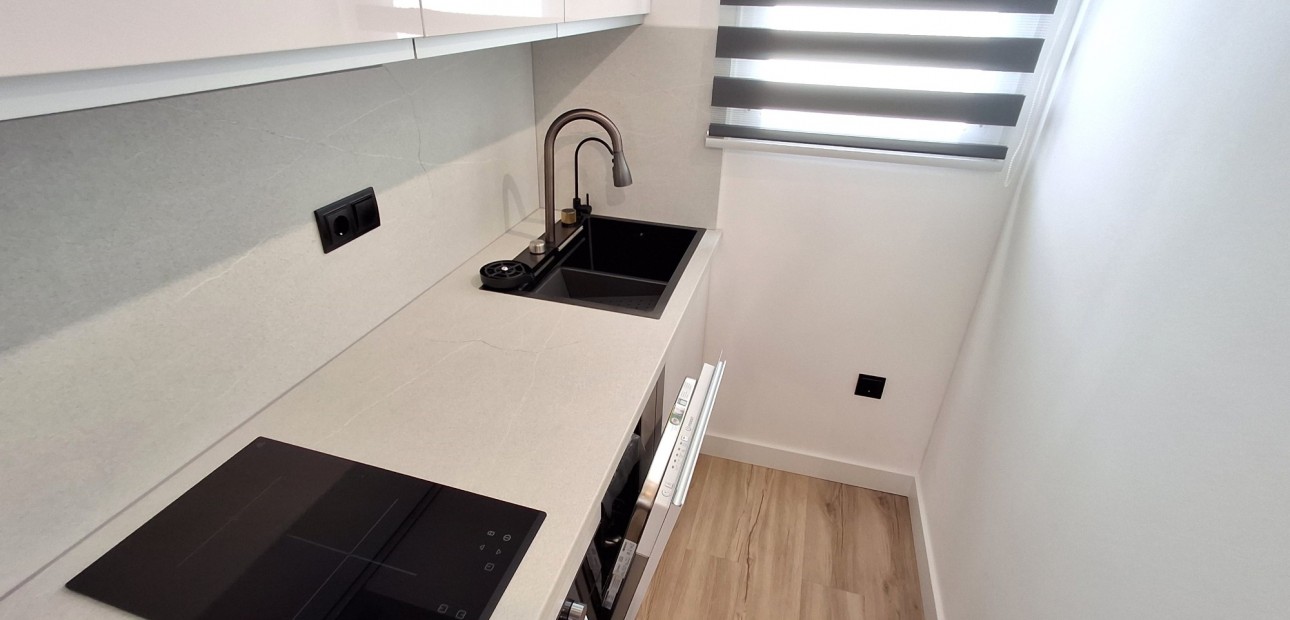 Sale - Apartment / flat -
Torrevieja - Torrevieja - Centre