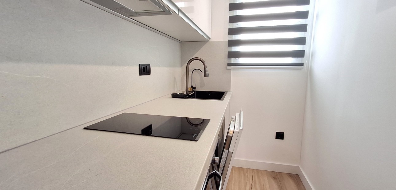 Sale - Apartment / flat -
Torrevieja - Torrevieja - Centre