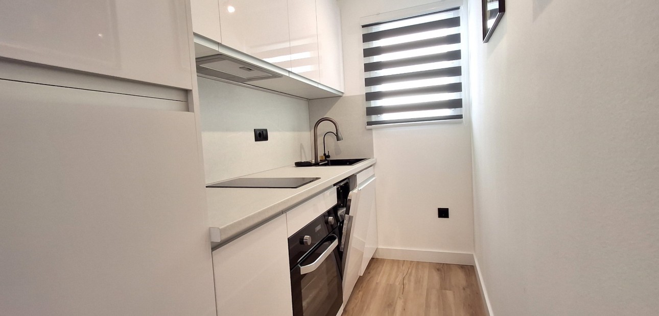 Sale - Apartment / flat -
Torrevieja - Torrevieja - Centre