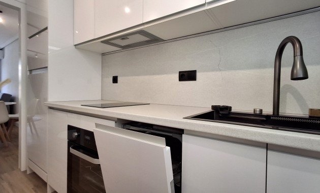 Sale - Apartment / flat -
Torrevieja - Torrevieja - Centre