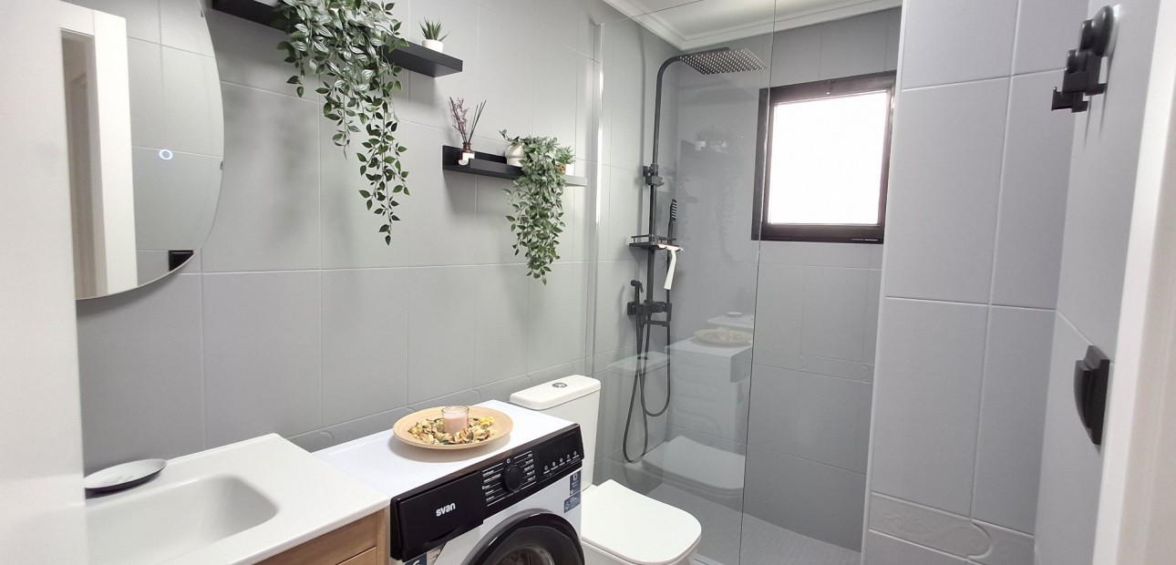 Sale - Apartment / flat -
Torrevieja - Torrevieja - Centre